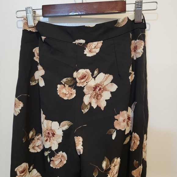 NEW J.O.A. Los Angeles Floral Palazzo Pants with Tie Size XS - Picture 10 of 17